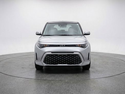 Used 2025 Kia Soul LX w/ LX Technology Package FWD image 2