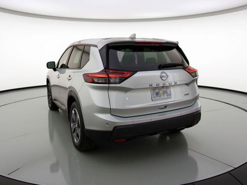 Used 2025 Nissan Rogue SV image 6