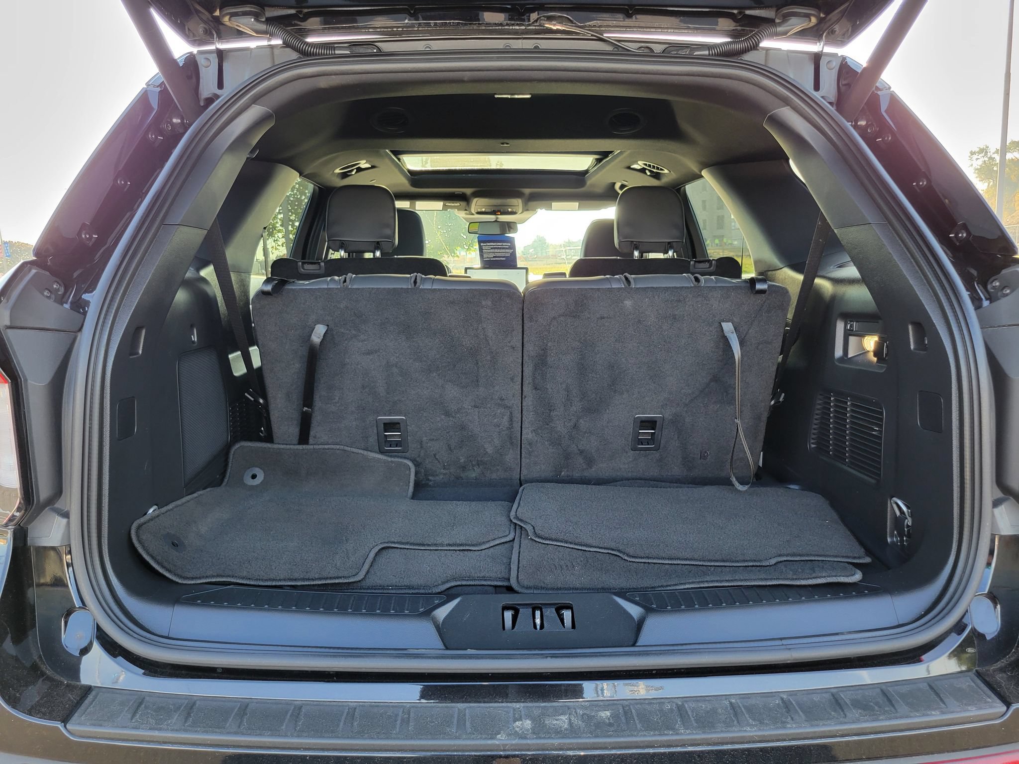 Certified 2025 Ford Explorer ST-Line w/ Premium Package AWD/4WD image 31