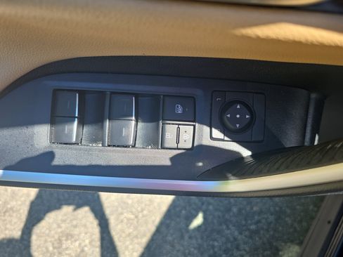 Used 2022 Toyota RAV4 Limited FWD image 27