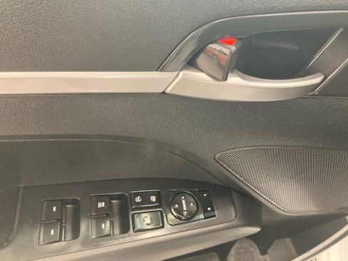 Used 2019 Hyundai Elantra SE w/ Cargo Package image 30