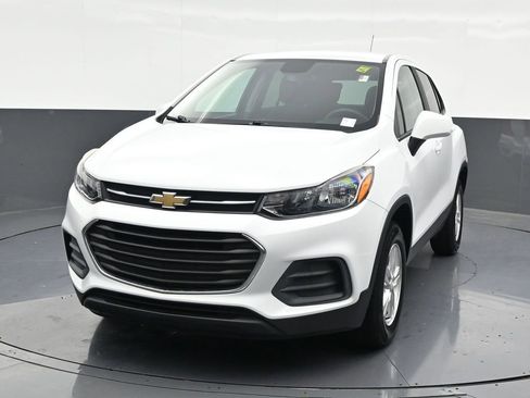 Used 2022 Chevrolet Trax LS w/ Tint and Cruise Package AWD/4WD image 9