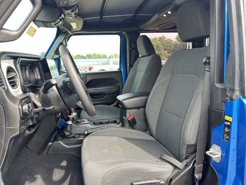 Used 2025 Jeep Wrangler Sport AWD/4WD image 15