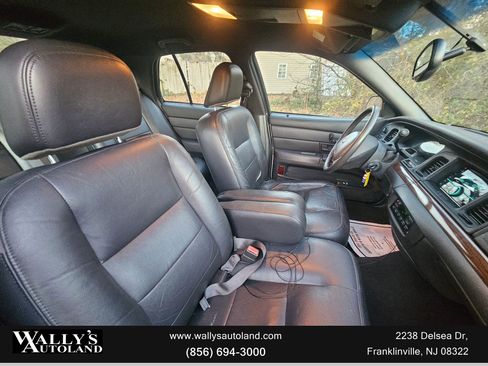 Used 2003 Ford Crown Victoria LX image 11