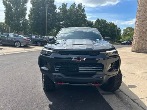 Used 2025 Chevrolet Colorado ZR2 w/ Technology Package AWD/4WD image 2