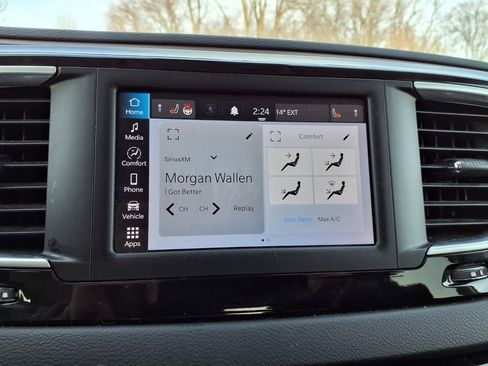 Used 2023 Chrysler Voyager LX image 13