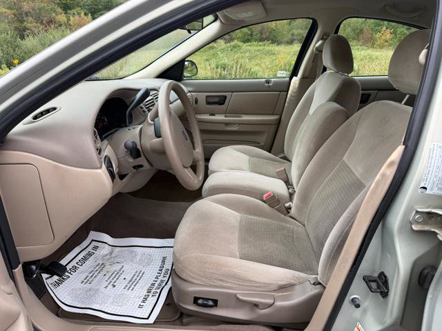 Used 2005 Ford Taurus SE FWD image 10