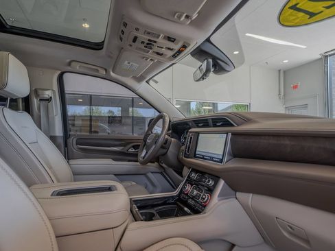 Used 2021 GMC Yukon Denali w/ Denali Premium Package AWD/4WD image 17