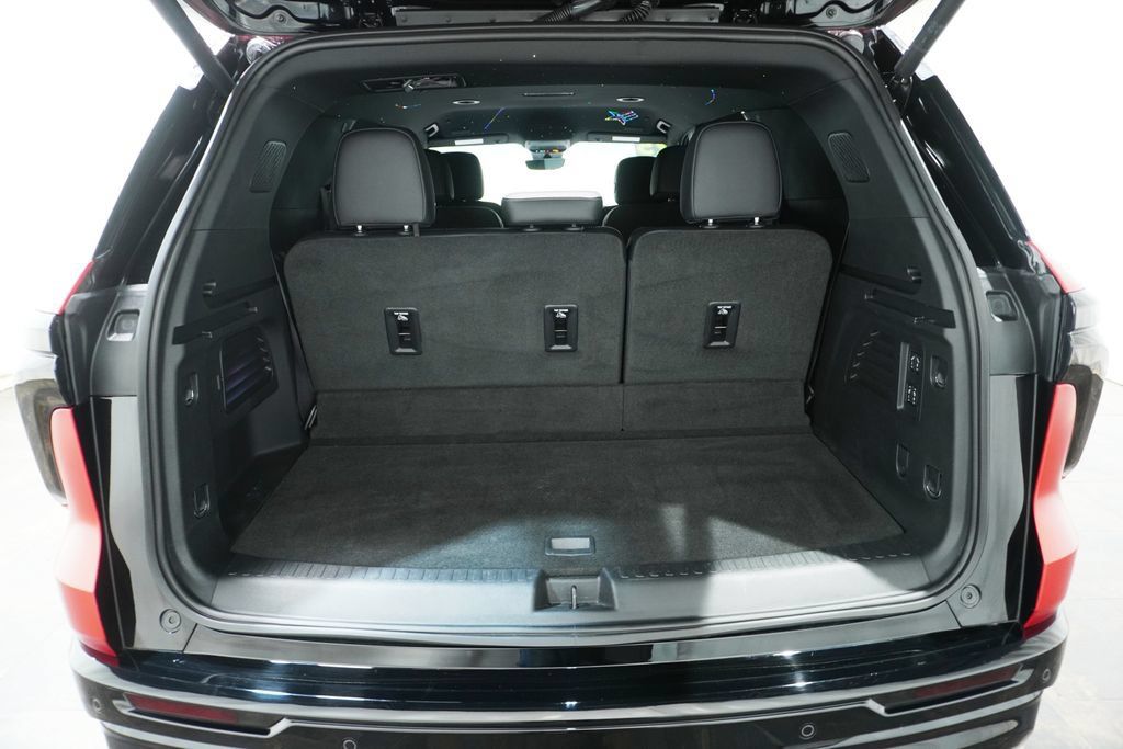 Used 2025 Chevrolet Traverse High Country AWD/4WD image 8