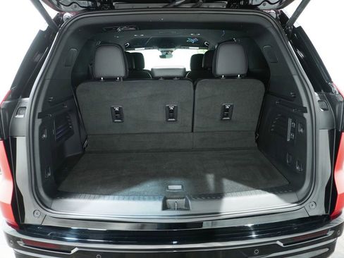 Used 2025 Chevrolet Traverse High Country AWD/4WD image 8