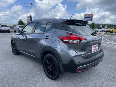 Used 2020 Nissan Kicks SR w/ SR Premium Package FWD image 6