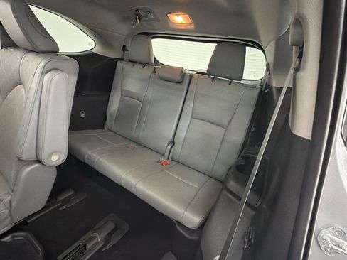 Used 2023 Toyota Highlander Platinum FWD image 27
