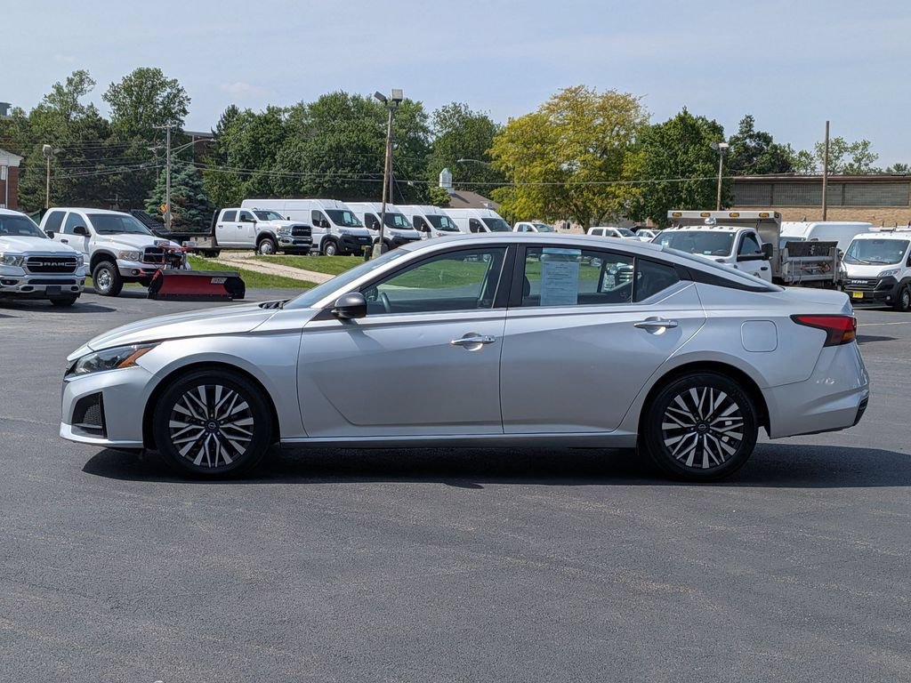Used 2024 Nissan Altima 2.5 SV FWD image 4