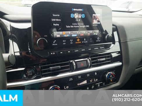 Used 2025 Nissan Pathfinder SL AWD/4WD image 25