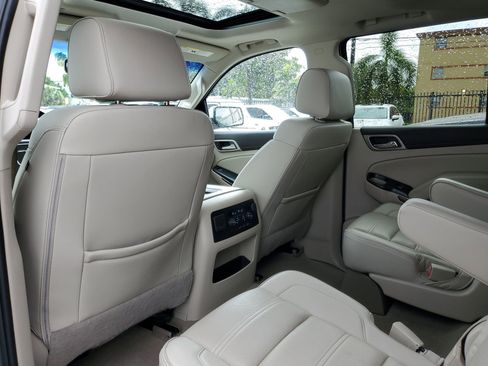 Used 2020 GMC Yukon Denali w/ Denali Premium Package RWD image 11
