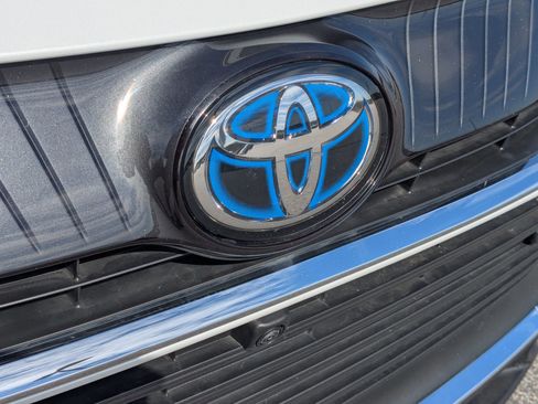 Used 2024 Toyota Venza Limited image 30