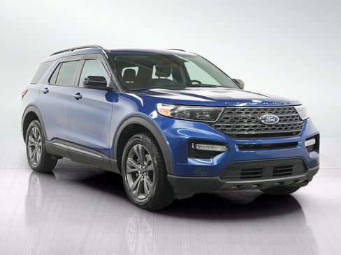 Used 2022 Ford Explorer XLT w/ XLT Sport Appearance Package AWD/4WD image 7