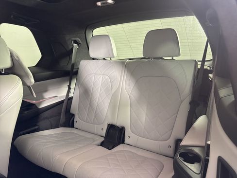 Certified 2023 BMW X7 xDrive40i w/ M Sport Package image 11