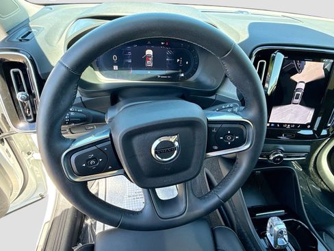 Used 2025 Volvo XC40 B5 Ultra image 40