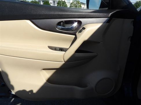 Used 2016 Nissan Rogue S AWD/4WD image 22
