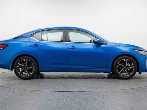 Used 2025 Nissan Sentra SV image 11