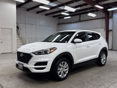 Used 2020 Hyundai Tucson SE image 1