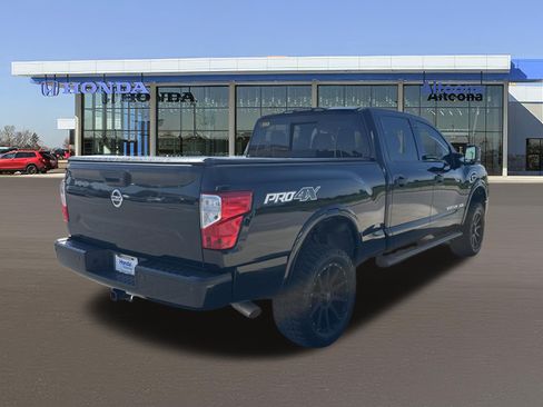 Used 2016 Nissan Titan PRO-4X w/ Pro-4x Convenience Package AWD/4WD image 9