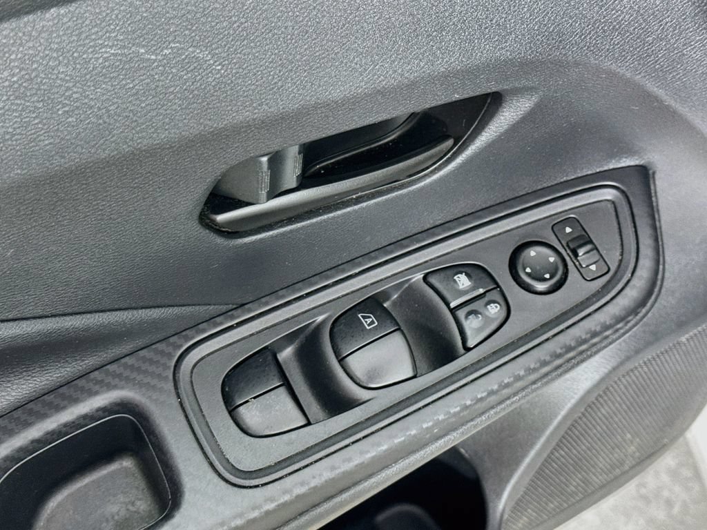Used 2020 Nissan Versa S FWD image 18