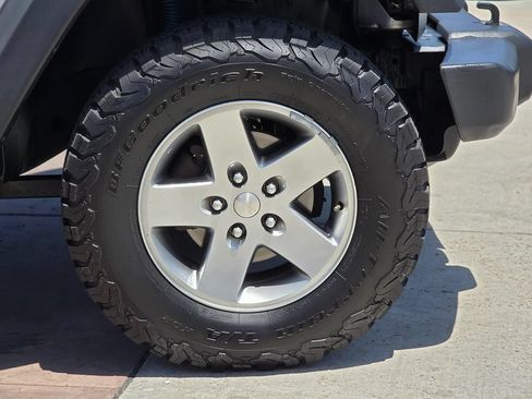 Used 2010 Jeep Wrangler Unlimited Sport AWD/4WD image 12