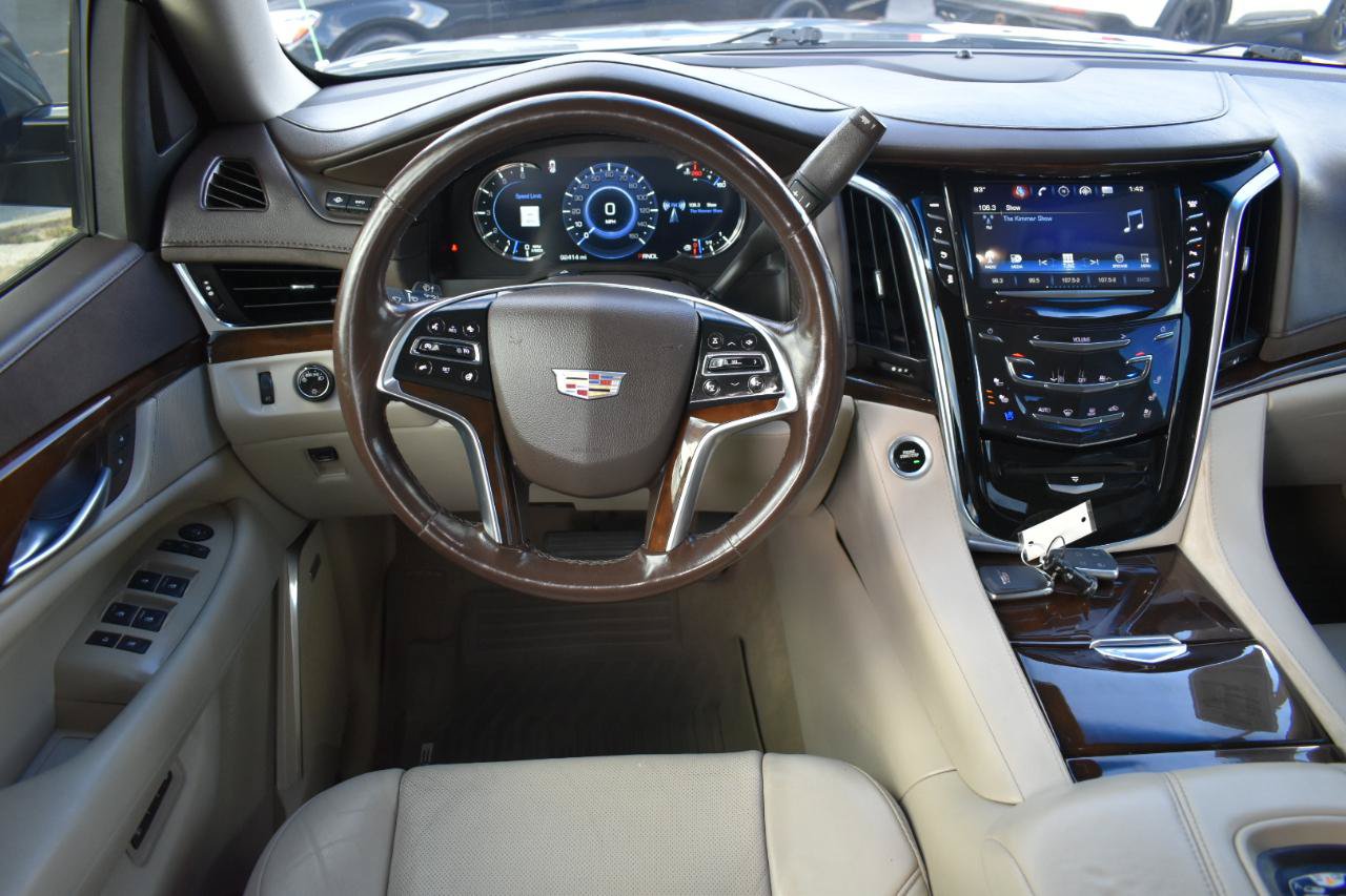 Used 2017 Cadillac Escalade Premium Luxury AWD/4WD image 12
