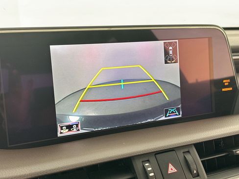 Used 2019 Lexus ES 300h w/ Premium Package image 14