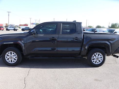 Used 2025 Toyota Tacoma SR5 AWD/4WD image 4