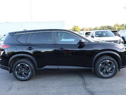 Certified 2025 Nissan Rogue SV AWD/4WD image 5