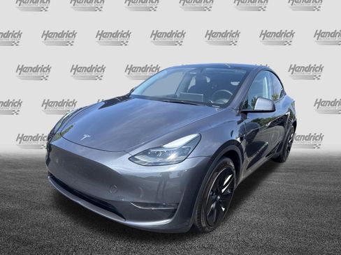 Used 2023 Tesla Model Y AWD image 10
