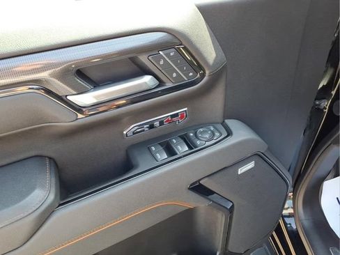 Used 2025 GMC Sierra 1500 AT4 w/ AT4 Premium Package AWD/4WD image 17
