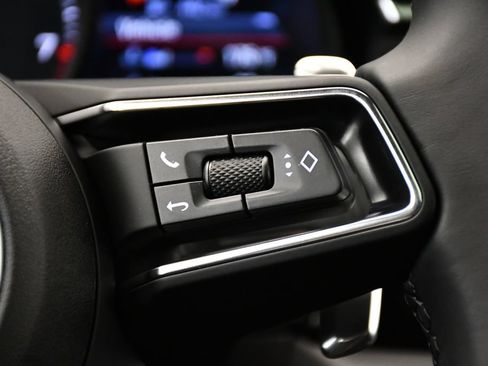 Certified 2025 Porsche Macan AWD/4WD image 29