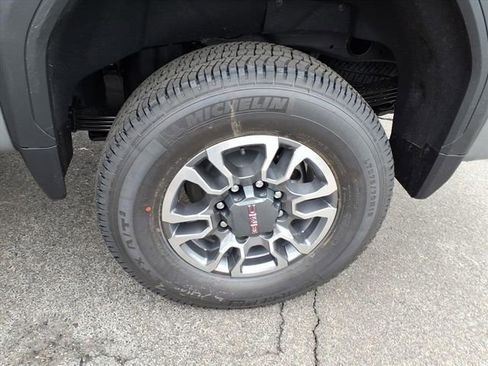 New 2026 GMC Sierra 2500 SLT w/ SLT Convenience Package image 8