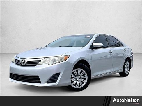 Used 2014 Toyota Camry L image 1