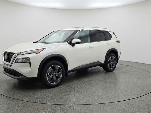 Used 2025 Nissan Rogue SV image 3