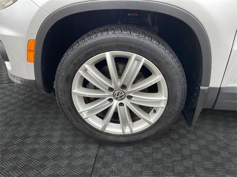 Used 2016 Volkswagen Tiguan SE image 14