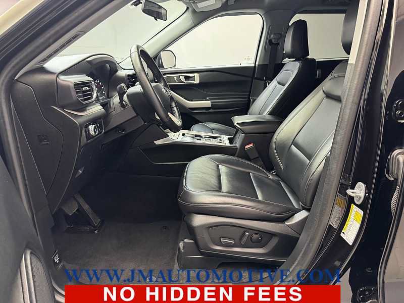 Used 2023 Ford Explorer XLT w/ Equipment Group 202A AWD/4WD image 13