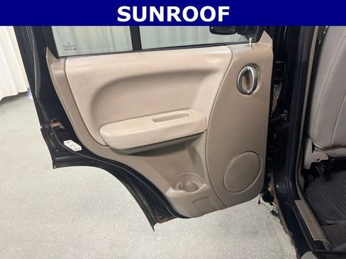 Used 2005 Jeep Liberty Limited AWD/4WD image 26