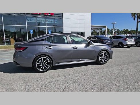 Used 2025 Nissan Sentra SR w/ SR Premium Package FWD image 35
