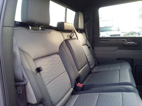 Used 2025 Chevrolet Silverado 2500 ZR2 w/ Technology Package image 17