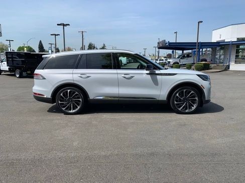 New 2025 Lincoln Aviator Reserve w/ Equipment Group 201A image 9