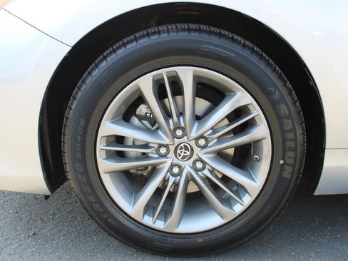 Used 2015 Toyota Camry SE FWD image 6