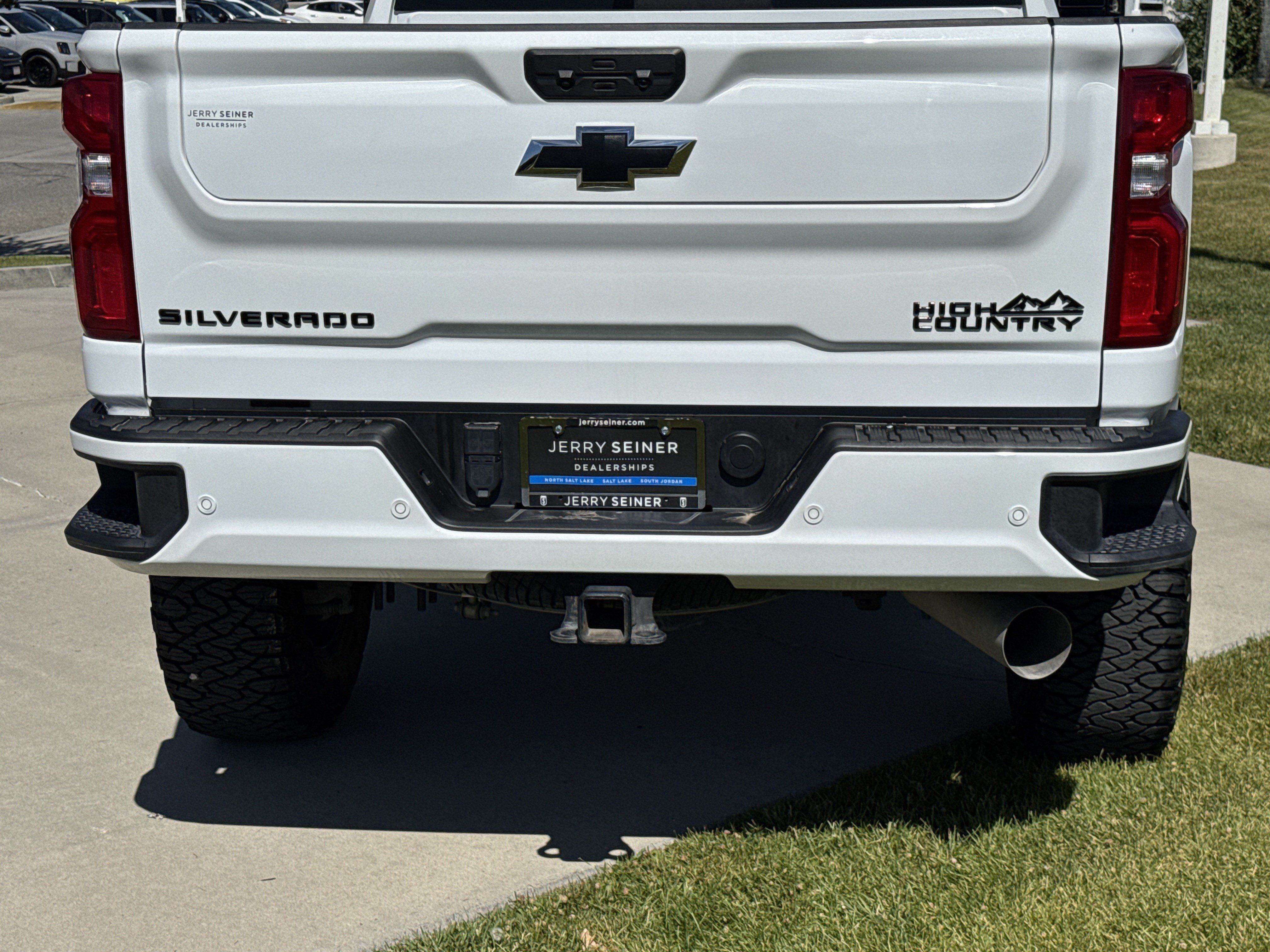 Used 2024 Chevrolet Silverado 3500 High Country w/ Technology Package AWD/4WD image 13
