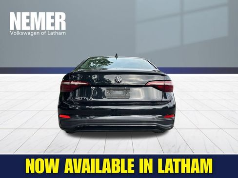 Used 2024 Volkswagen Jetta SE FWD image 3