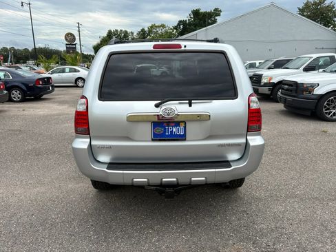 Used 2007 Toyota 4Runner SR5 AWD/4WD image 4