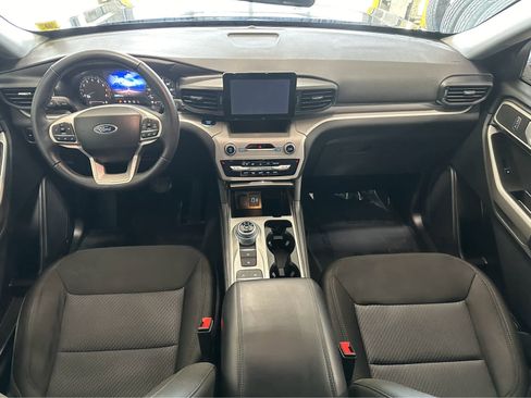 Used 2023 Ford Explorer XLT image 12